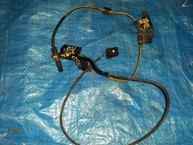 Датчик ABS передний правый для Toyota RAV4 XA30 2005-2012 на фотографиях