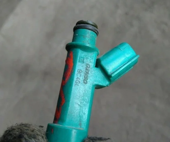 Форсунка топливная для Suzuki Grand Vitara 2005-2014 на фотографиях