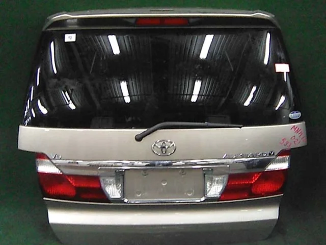 Двери для Toyota Alphard H10 2002-2008 на фотографиях