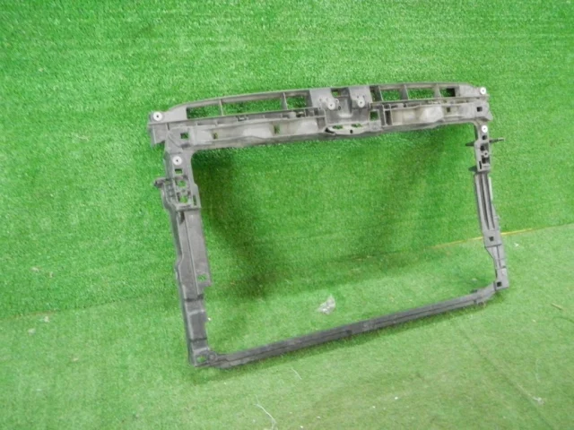 Панель радиатора (телевизор) для Volkswagen Golf VII (5G) 2012-2017 на фотографиях