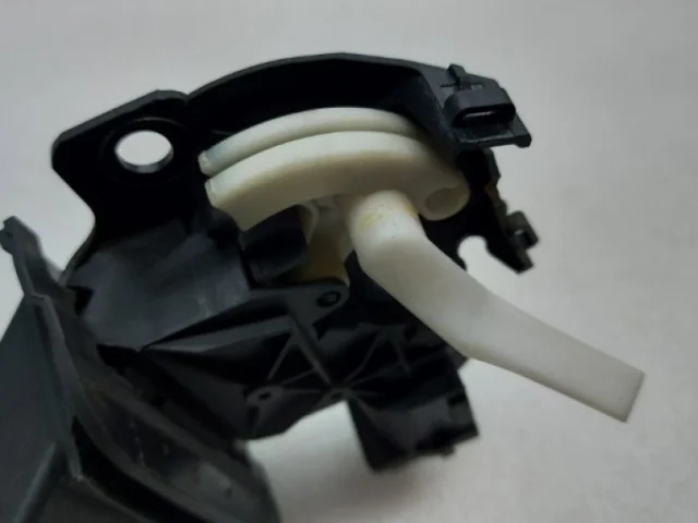 Замок багажника для Audi Q7 4L 2005-2015 на фотографиях