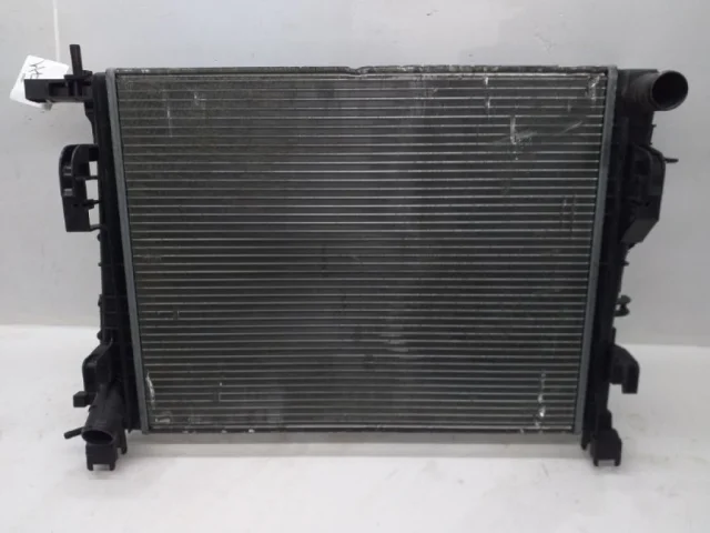 Радиатор охлаждения ДВС для Renault Sandero 5S 2012-2018 на фотографиях