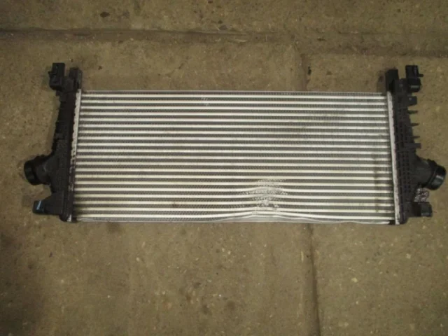 Радиатор охлаждения ДВС для Opel Astra J Хэтчбек 2009-2017 на фотографиях