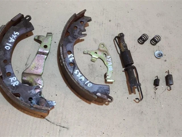 Трос ручника правый для Toyota RAV4 XA20 2000-2005 на фотографиях