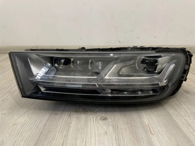 Фара ксенон левая для Audi Q7 4M 2015+ на фотографиях