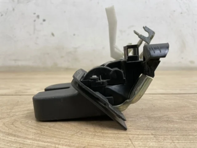 Замок багажника для Audi Q7 4L 2005-2015 на фотографиях