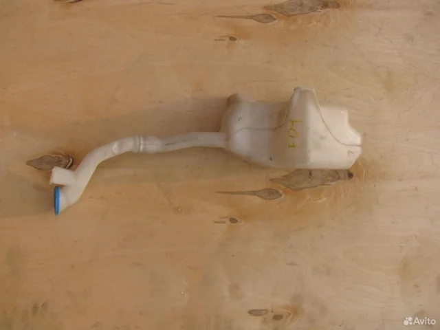 Бачок стеклоомывателя передний для Honda Civic FA 2005-2010 седан на фотографиях