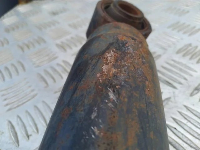 Амортизатор задний правый для Toyota Land Cruiser 100 1998-2007 на фотографиях