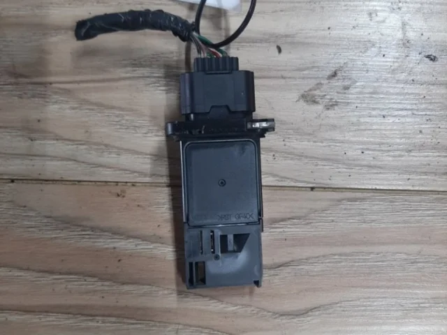 Датчик массового расхода воздуха для Nissan X-Trail T30 RU 2001-2007 на фотографиях