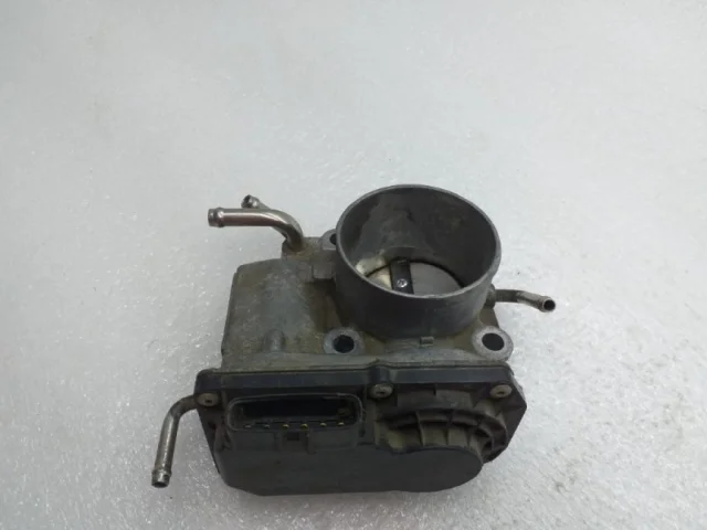 Дроссельная заслонка для Toyota RAV4 XA30 2005-2012 на фотографиях