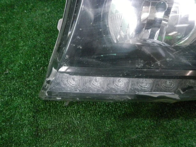 Фара левая для Toyota Land Cruiser 200 2007-2015 на фотографиях