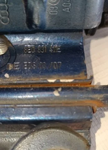 Петля двери задняя левая нижняя для Audi Q7 4L 2005-2015 на фотографиях