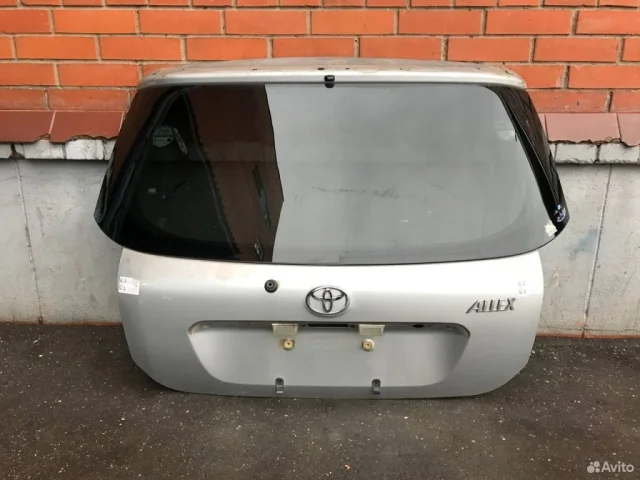 Крышка багажника для Toyota Corolla E120/E130 Хэтчбек 2001-2007 на фотографиях