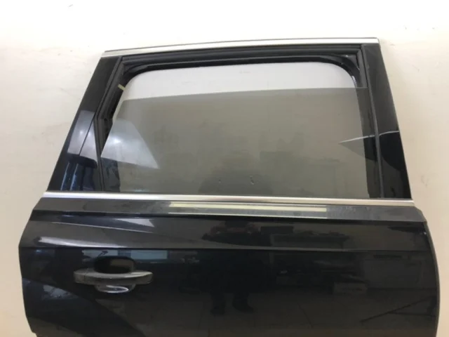 Дверь задняя правая для Audi Q7 4M 2015+ на фотографиях