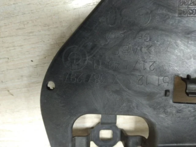 Направляющая бампера задняя левая для BMW 5er G30 2016-2023 на фотографиях