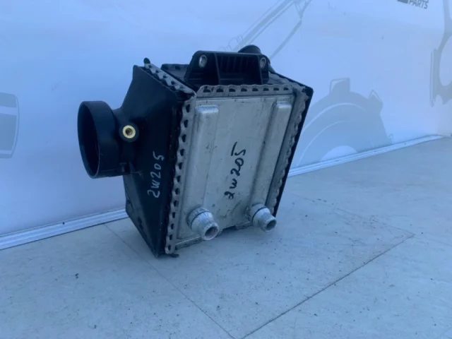 Интеркулер для Mercedes-Benz C class W205 2014-2020 на фотографиях