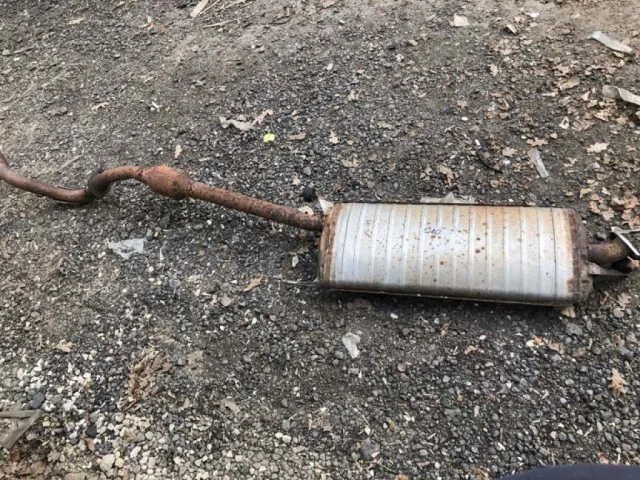 Резонатор глушителя для Toyota RAV4 XA30 2005-2012 на фотографиях