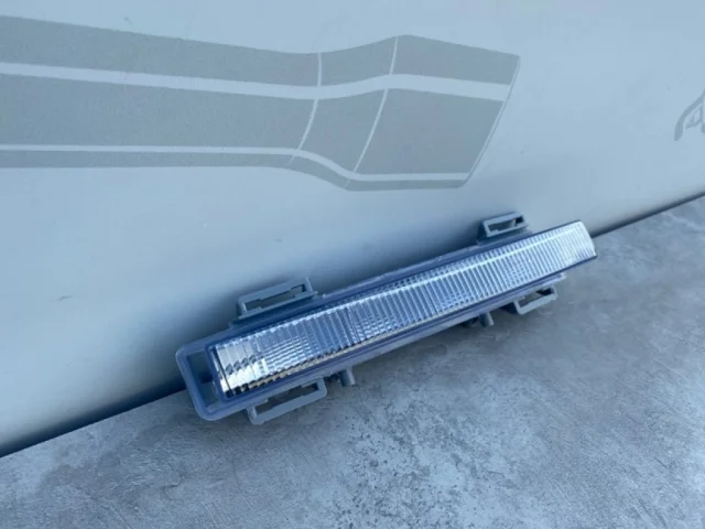 Дневной ходовой огонь правый для Mercedes-Benz GL class X166 2012-2016 на фотографиях