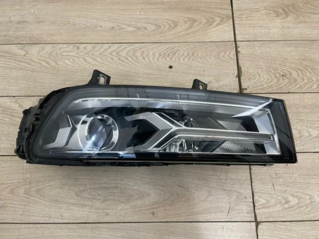 Фара ксенон левая для Audi Q7 4M 2015+ на фотографиях