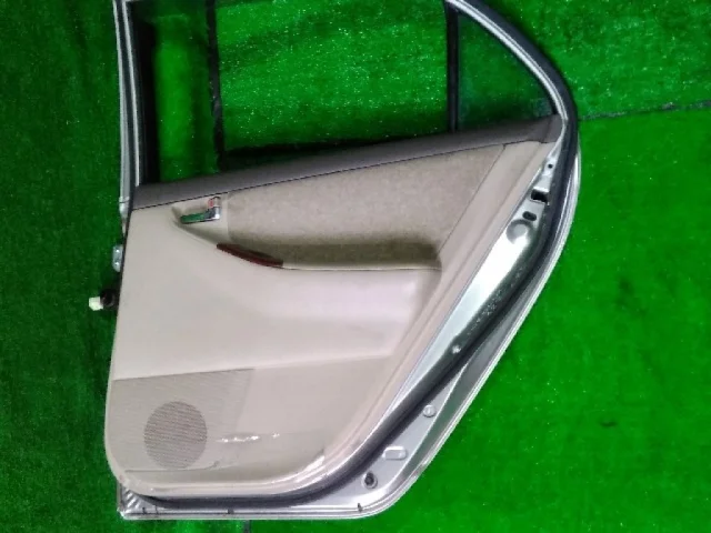 Дверь задняя правая для Toyota Corolla E120/E130 Седан 2000-2007 на фотографиях