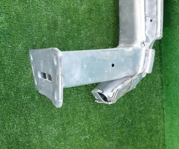 Усилитель бампера передний верхний для Audi Q7 4M 2015+ на фотографиях