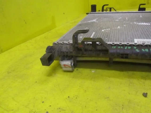 Радиатор охлаждения ДВС для Renault Sandero BS 2007-2014 на фотографиях