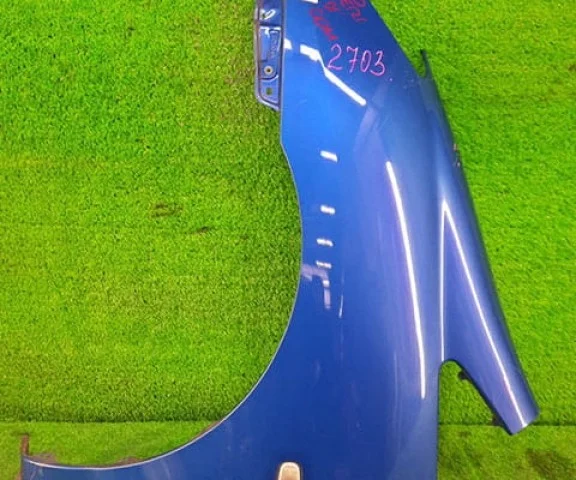 Крылья для Toyota Corolla E120/E130 Хэтчбек 2001-2007 на фотографиях