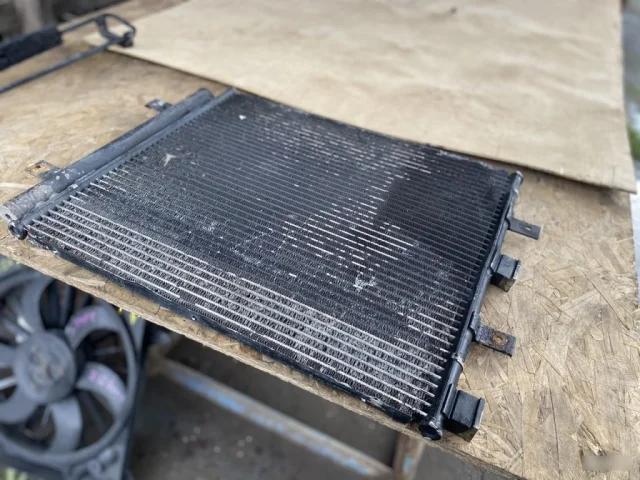 Радиатор кондиционера для Jaguar XF X250 2008-2016 на фотографиях