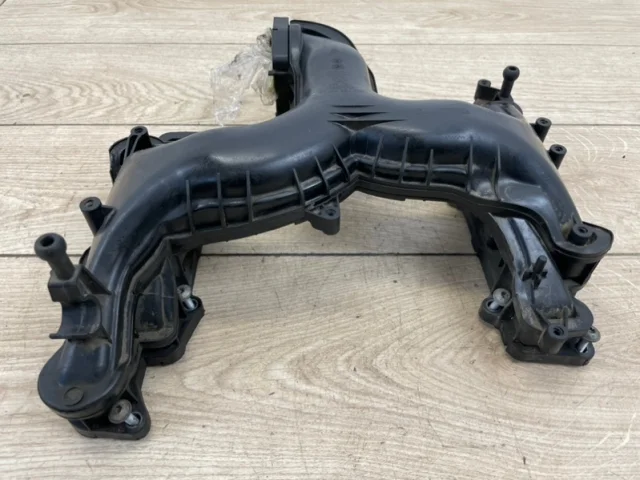 Впускной коллектор для Audi Q7 4L 2005-2015 на фотографиях