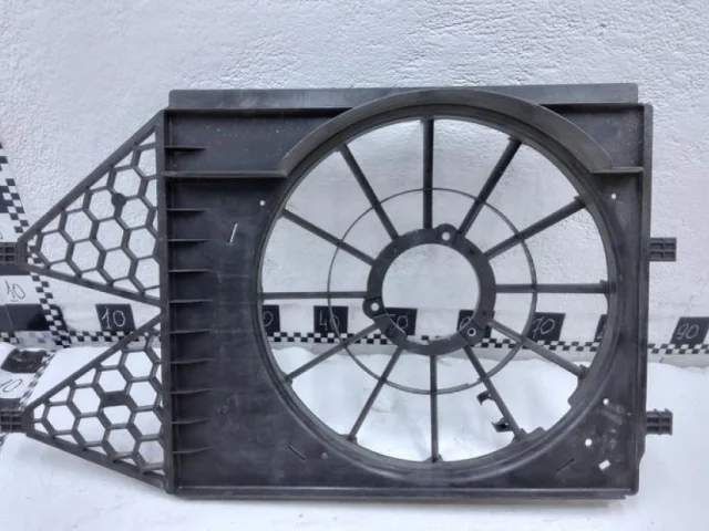 Вентилятор радиатора охлаждения ДВС для Skoda Rapid I rest NH3 2017-2020 на фотографиях