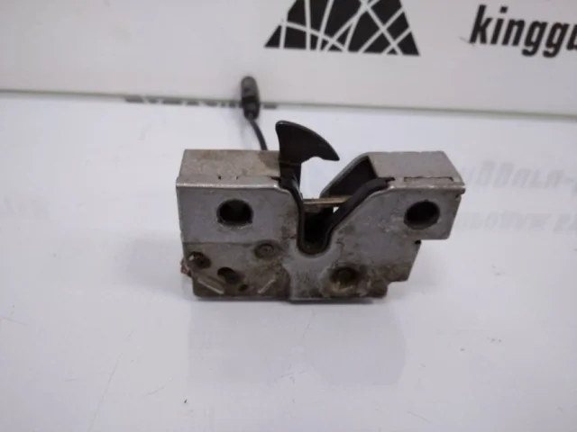 Замок капота для Skoda Rapid I rest NH3 2017-2020 на фотографиях