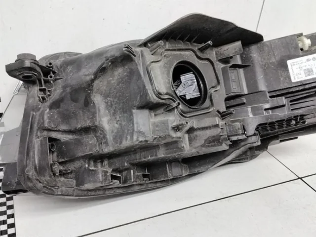 Фара ксенон левая для Volkswagen Touareg III (CR) 2018+ на фотографиях