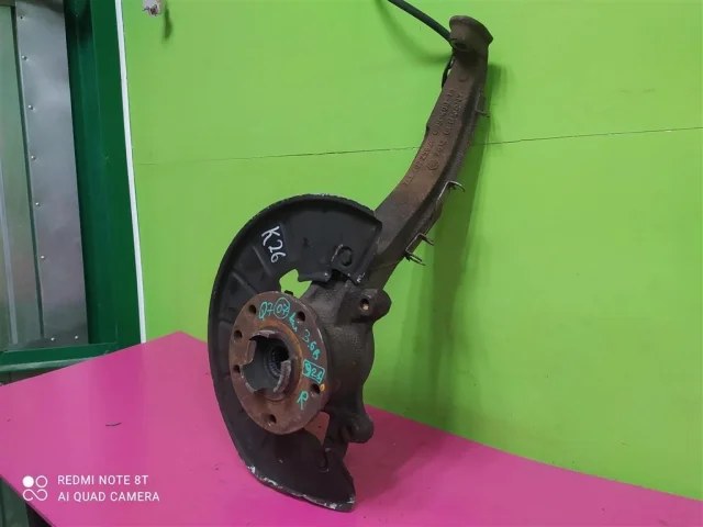 Кулак поворотный правый для Audi Q7 4L 2005-2015 на фотографиях