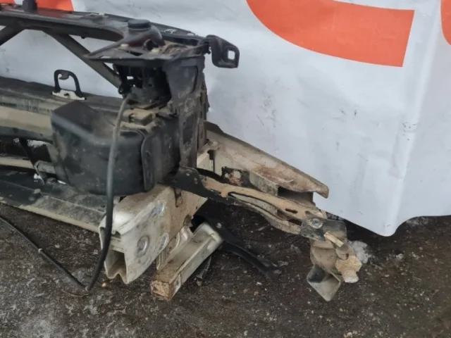 Панель радиатора (телевизор) для BMW 3er F30 2011-2019 на фотографиях