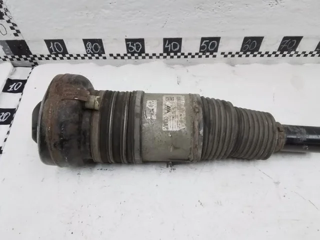 Пневмостойка передняя правая для Audi Q7 4M 2015+ на фотографиях