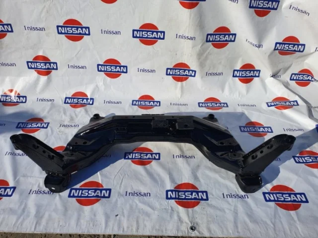 Подрамник двигателя для Nissan Almera Classic B10 2006-2012 на фотографиях