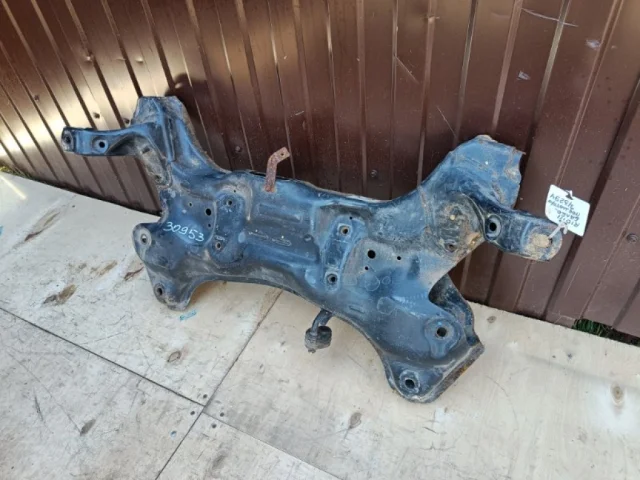 Подрамник двигателя для Hyundai Solaris 1 RB (2011-2013) на фотографиях