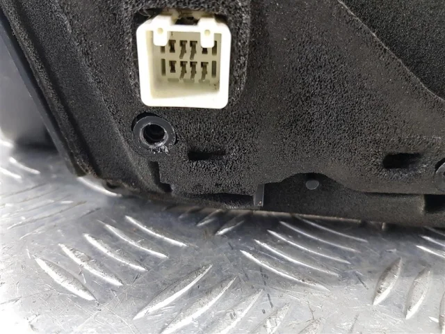 Стекла и зеркала для Mazda 3 BK Хэтчбек 2003-2009 на фотографиях