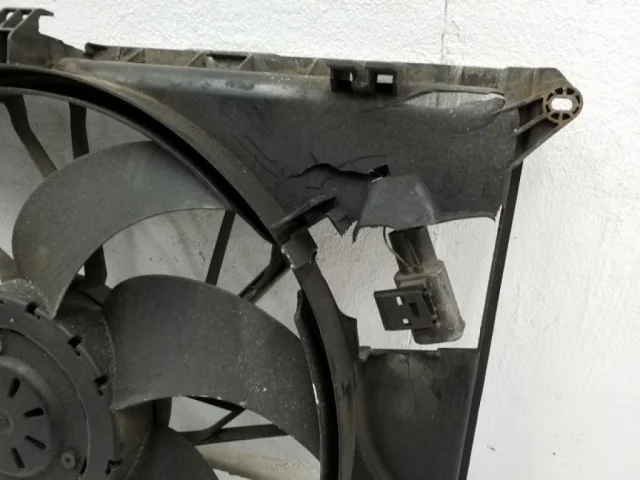 Вентилятор радиатора охлаждения ДВС для Mercedes-Benz M class W164 2005-2011 на фотографиях