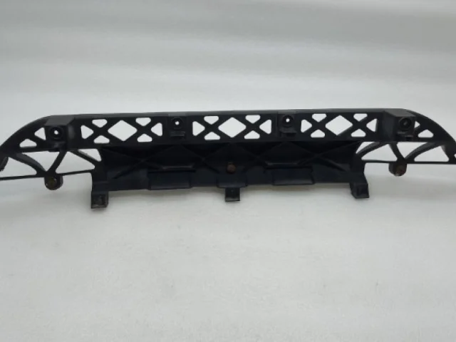 Кронштейн заднего бампера левый для Audi Q7 4L 2005-2015 на фотографиях