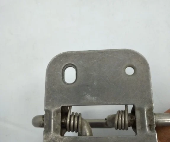 Замок капота для Skoda Rapid II 2020+ на фотографиях