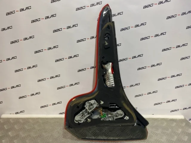 Фонарь правый для Volvo C30 MK 2006-2013 на фотографиях