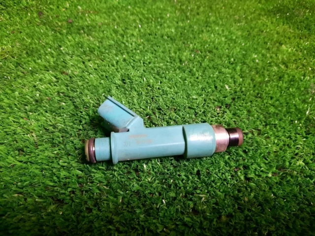 Форсунка топливная для Suzuki Grand Vitara 2005-2014 на фотографиях