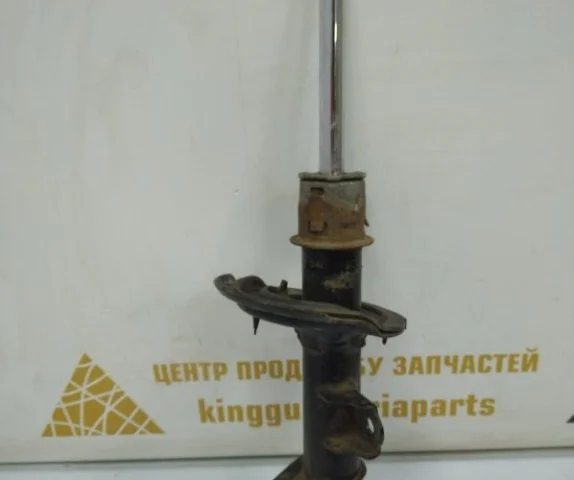 Стойка кузова центральная правая для Hyundai Solaris 1 рестайлинг 2014-2017 на фотографиях