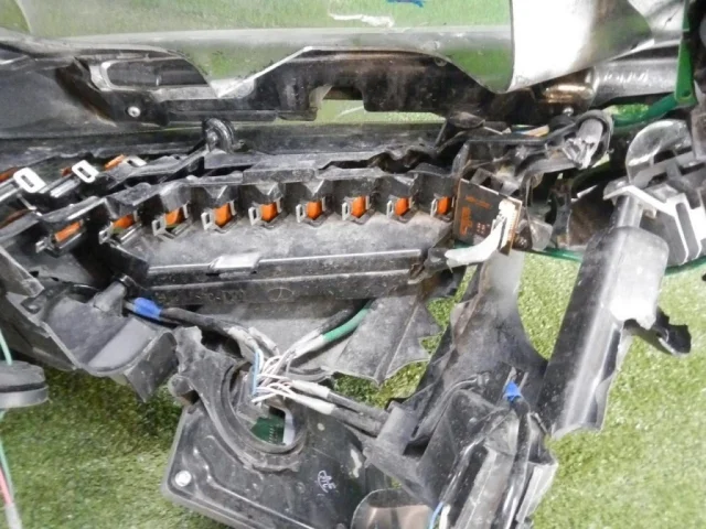 Фара левая для Toyota Alphard H30 2015+ на фотографиях