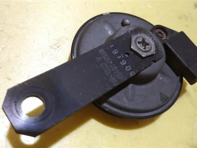 Звуковой сигнал для Toyota Corolla E140/E150 Седан 2006-2013 на фотографиях