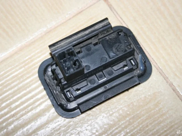 Кнопка открытия багажника для Audi Q7 4L 2005-2015 на фотографиях