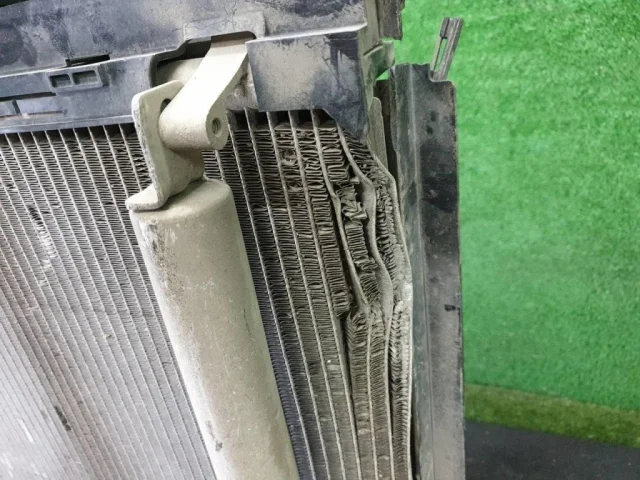 Радиатор охлаждения ДВС для Mercedes-Benz GL class X166 2012-2016 на фотографиях