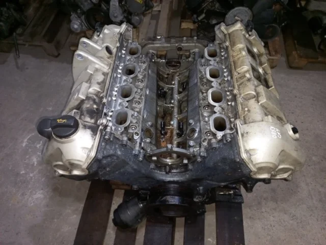 Двигатель без навесного для Porsche Cayenne 958 2010-2014 на фотографиях