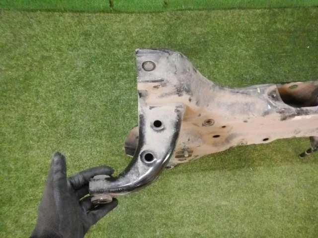 Подрамник двигателя для Hyundai Solaris 2 (2017-2022) на фотографиях